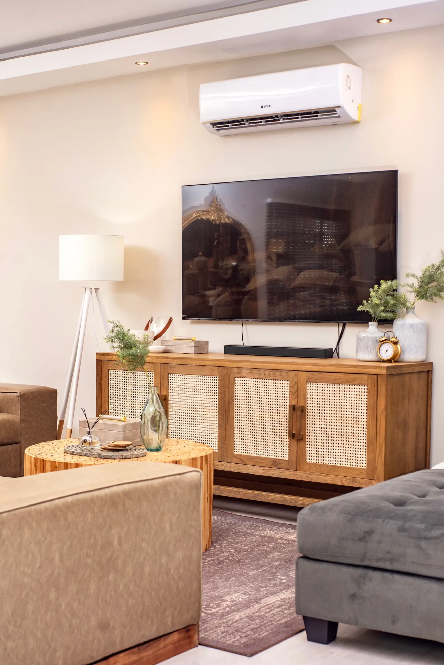 The Modern Farmhouse — cozy details